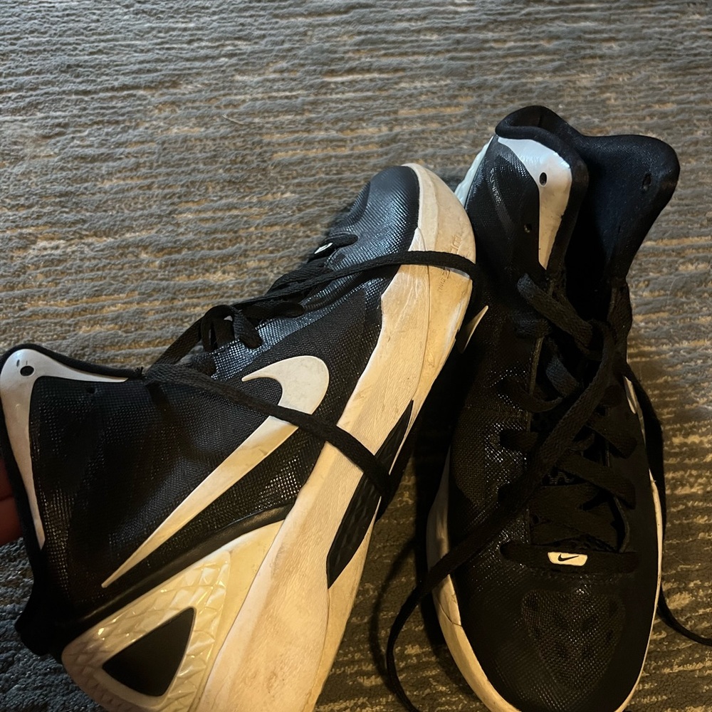 Nike Hyperdunks - image 2